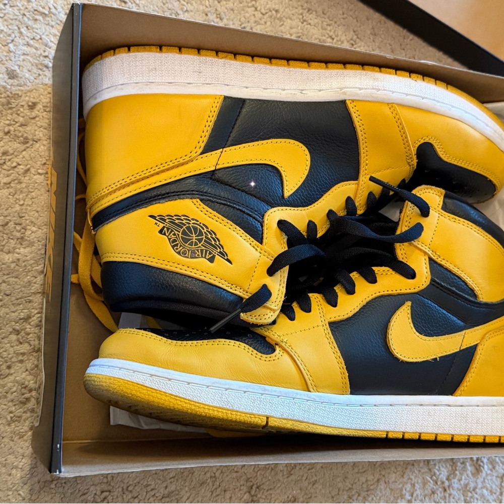 Nike Men's Black and Yellow High-Top Sneakers